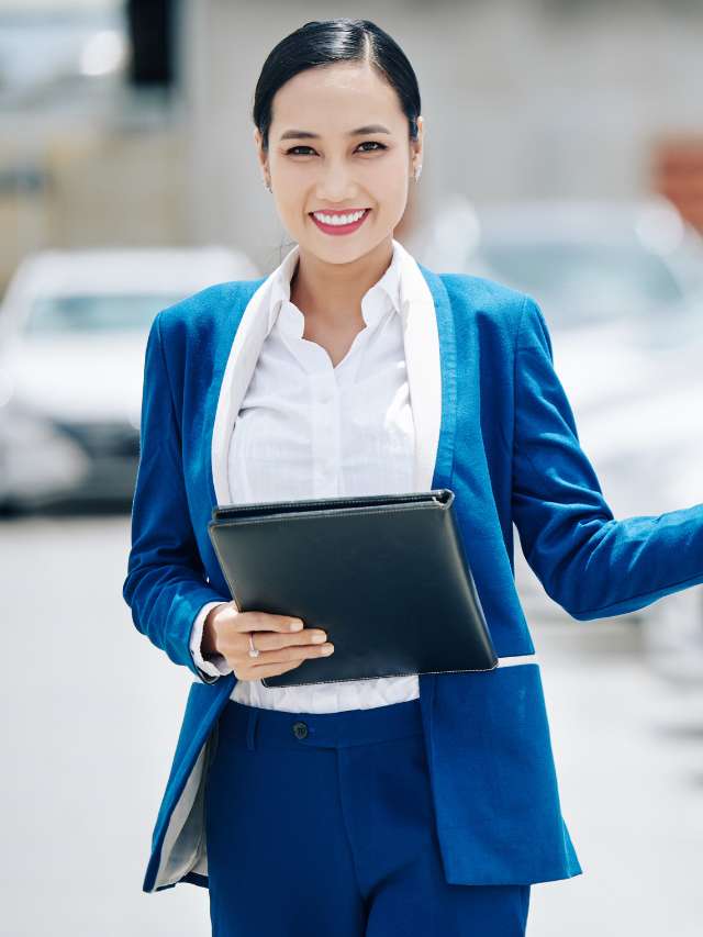 How to Become an Insurance Sales Representative