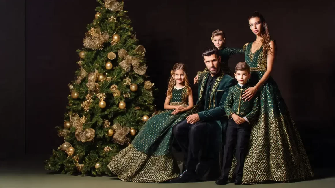 Top 10 Family Christmas Picture Outfit ideas Family Christmas Picture Outfit ideas